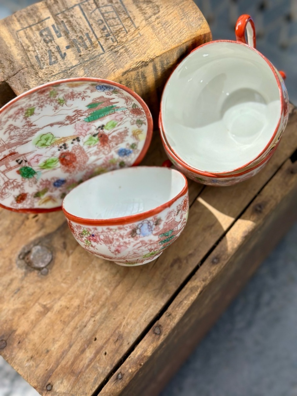 3 Vintage Geisha Garden Hand Painted Red Rimmed Tea Cups With 1 Saucer - Picture 3 of 8